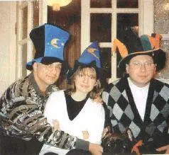 Юлия Тимошенко в 1990е годы Слева ее муж Александр справа партнер по - фото 104