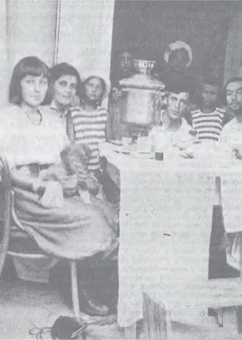 М И Цветаева Е Я Эфрон С Я Эфрон Коктебель 1911 г С Я Эфрон у - фото 3