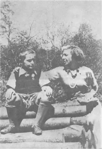 М И Цветаева и Мур 1935 г Е Я Эфрон сестра С Я Эфрона Дом в - фото 19