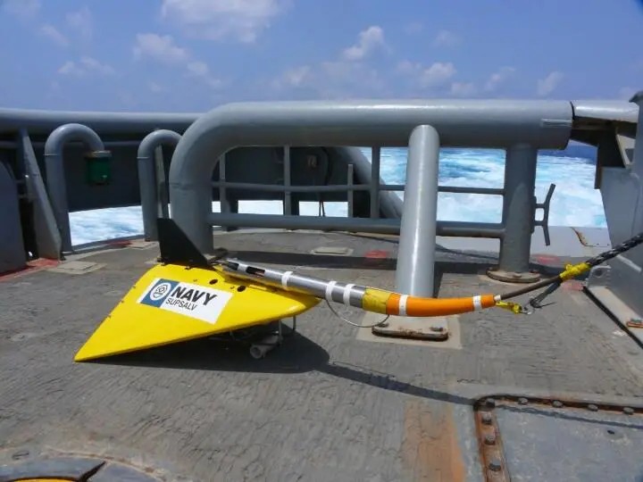 Towed Pinger Locator Всё это сильно замедляет поиски Корабли прочёсывающие - фото 41