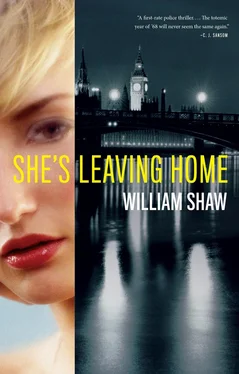 William Shaw She's leaving home обложка книги