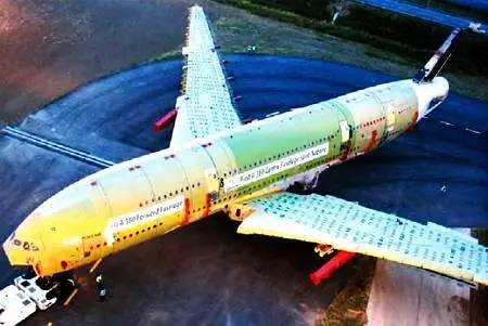 Сборка аэробуса Но похоже это не пугает производителя Airbas уже - фото 16