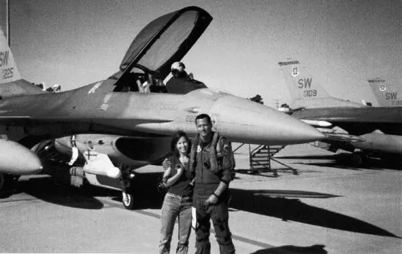 Its impossible not to look good next to a hot fighter jet and a hot womanmy - фото 25