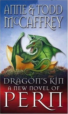 Энн Маккефри Dragon’s Kin обложка книги