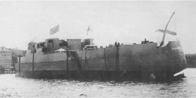 Корпус линкора Император Павел I после спуска на воду 25 августа 1907 г и на - фото 76