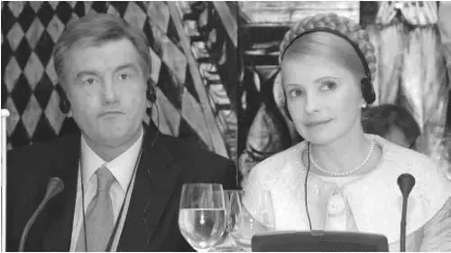 Viktor Yushchenko and Yulia Tymoshenko leaders of Ukraines Orange Revolution - фото 18