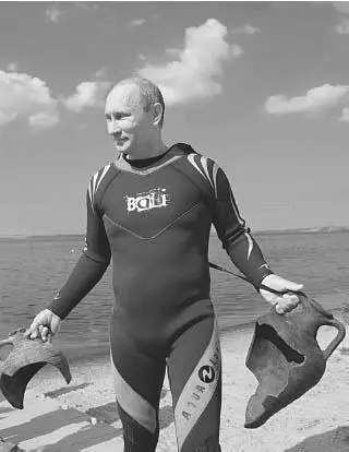 Putin discovers two Grecian urns in the Black Sea in the summer of 2011 His - фото 26