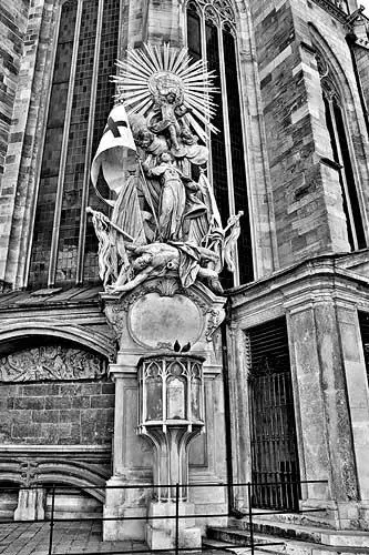 Рис 283 Кафедра якобы XI века украшенная вверху поздней скульптурой 1738 - фото 289