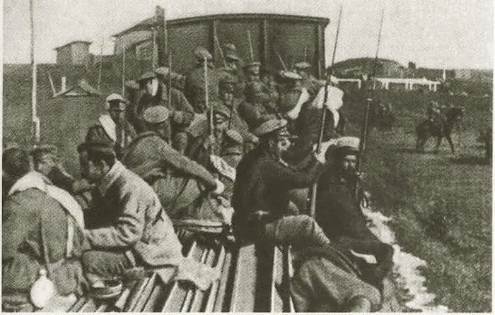Бегство солдат с фронта 1917 Глава Временного правительства АФ - фото 43