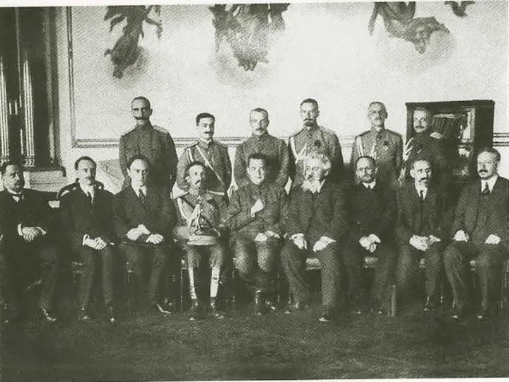Временное правительство чествует генерала Корнилова 3 августа 1917 года - фото 45