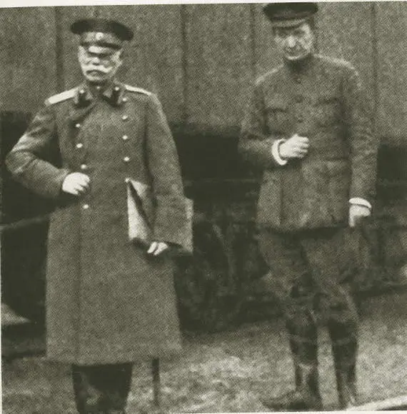Начальник Генерального штаба МВ Алексеев и АФ Керенский летом 1917 года - фото 53
