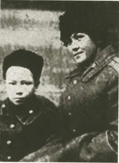 Дети ЛГ Корнилова Юрий и Наталья 1918 Восстановленное захоронение - фото 93