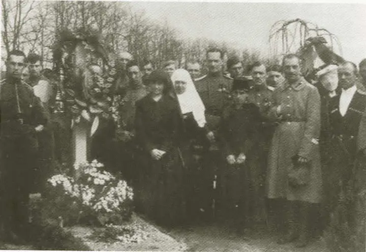 Восстановленное захоронение ЛГ Корнилова 1919 Открытие памятника - фото 94