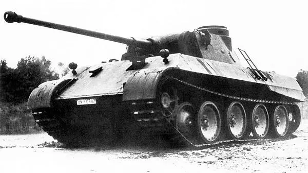 Второй опытный образец Пантеры VersuchsPanther 2 V 2 Осень 1942 года - фото 15