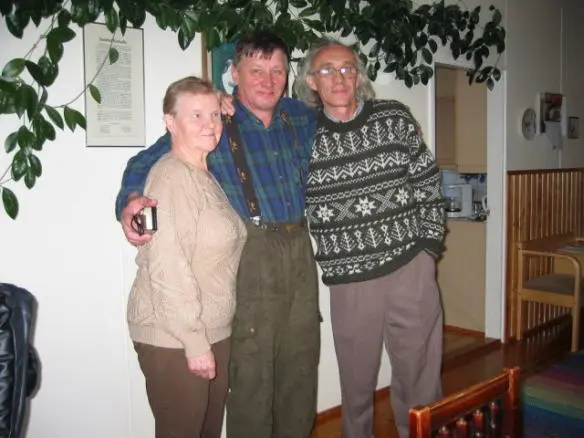 Антти Лейво с супругой и автор Куусамо 2005 г Мы вошли в дом На стене висели - фото 24