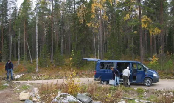 Остановка по дороге в Лоухи Вот и Лоухи За годы перестройки здесь похоже - фото 36
