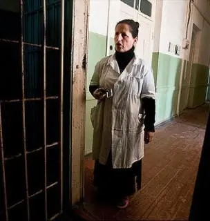 Медсестра в психиатрической больнице Фото из интернета Больные подходили - фото 49