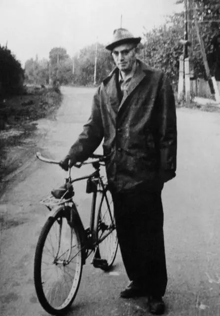 А Заболотный г Смела Укр ССР 1980 год Подожди перебил я его - фото 50