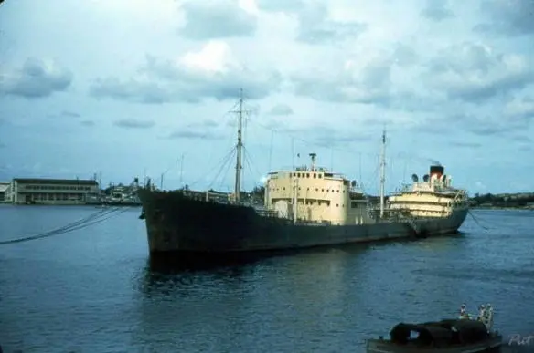 Фото 1954 года сделанное с американского крейсера Советский танкер Туапсе в - фото 68