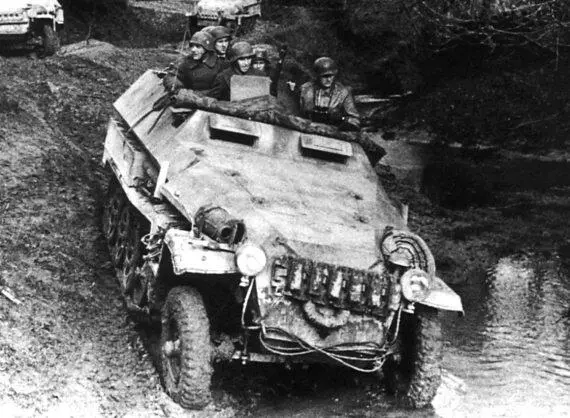 Немецкий средний бронетранспортер SdKfz251 Вот с Т3485 или с ИС2 - фото 19