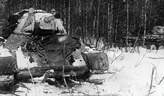 Танки Т34 1й гвардейской танковой бригады в засаде 1941 год В роще у - фото 22