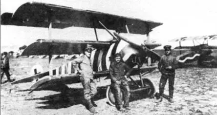 На самолете DrI 50417 летал 19летний ас с шестью победами лейтенант Рудольф - фото 104