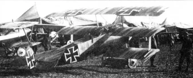 Самолет DrI 40417 фон Тутчека Тулис 15 марта 1918 г Часть фюзеляжа и - фото 87