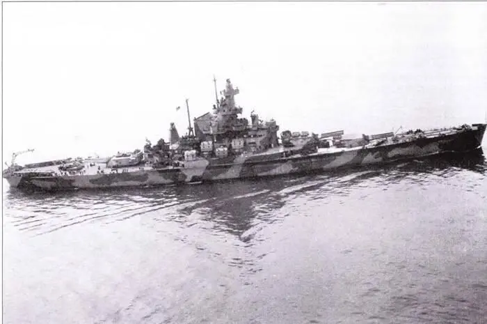 Индиана сфотографирована с Саратоги у берегов Ноумеа 17 декабря 1942 г В - фото 53