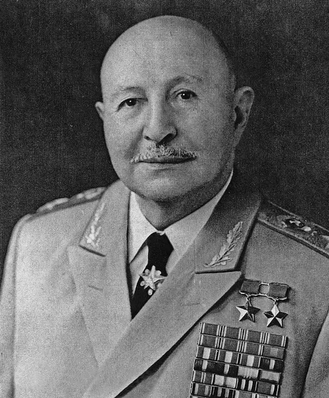 Маршал Советского Союза Дважды Герой Советского Союза Кузнецов торжественно - фото 73