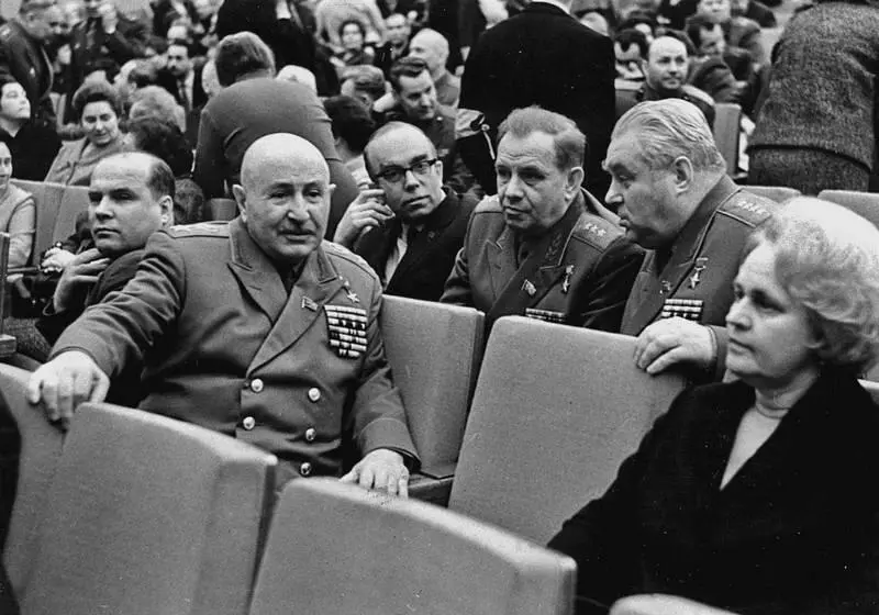 Депутат С историком перекликаются слова поэтессы Сильвы Капутикян Баграмян - фото 82