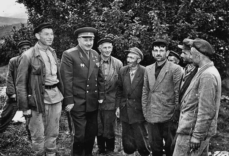 С земляками Баграмян для молодежи был символом для подражания образцом - фото 83