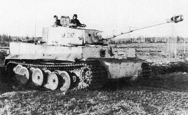 Тигр из состава 502го тяжёлого танкового батальона во время боёв в - фото 144