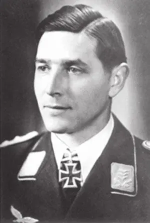 Гельмут Эбершпэхер Родился 18111915 г в г Тюбинген Военную карьеру Гельмут - фото 147
