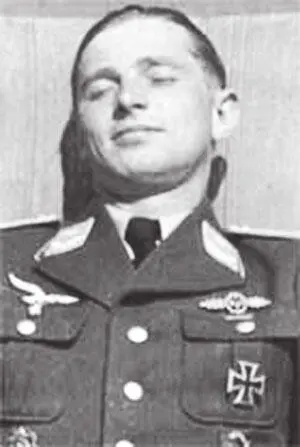 Ханс Ломейер Родился 25031919 г в г Брилон в 63 км западнее Касселя После - фото 206