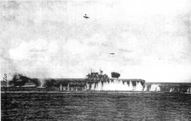 Японские самолеты атакуют Хорнет в бою у островов СантаКрус Авианосец - фото 117