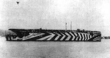 Авианосец Аргус в 1918 году Си Харрикейны и Сифайр в ангаре Аргуса в - фото 63