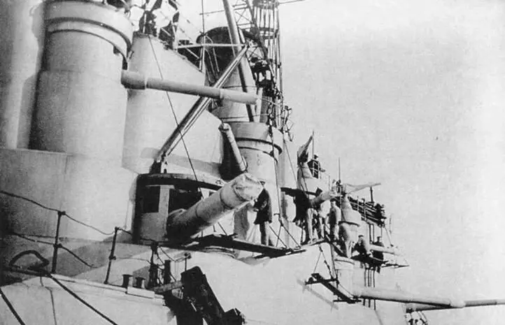 8дюймовые казематные орудия линкора Осень 1914 г Снятие мачт с корабля - фото 92