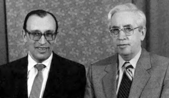 Коллеги С Шустиным К С Начало 1980х Вид Земли над лунной поверхностью - фото 20