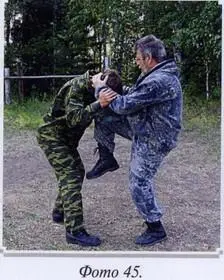 3 Удар коленом сбоку фото 46 Удары головой Примечание Удары - фото 97