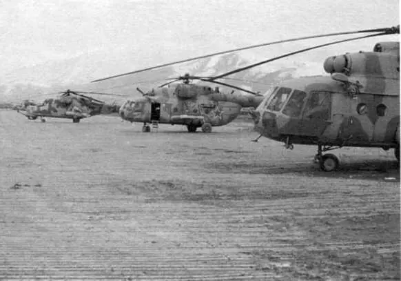 Ми8 50го осап на стоянке в Кабуле зима 1988 г Изза громадных размеров - фото 7
