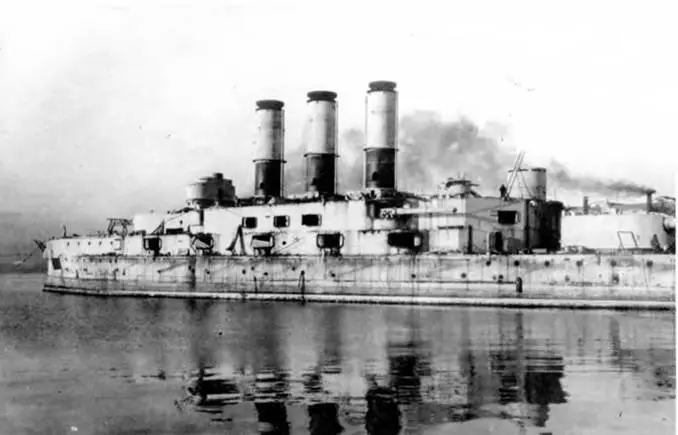 Линейный корабль Евстафий в доке вверху и на разборке в 19221923 гг - фото 153