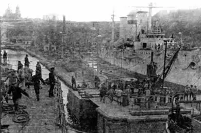На баке и юте Иоанна Златоустаперед выходом в море Поначалу провели лишь - фото 31