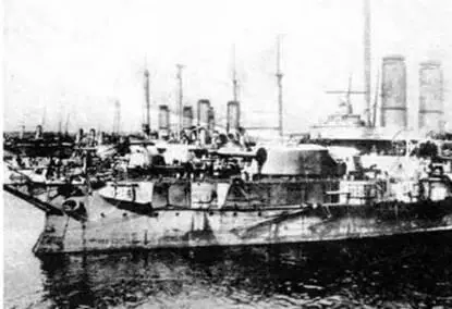 На рейде Севастополя 1918 г вверху Евстафийперед разборкой в 1920е гг - фото 41
