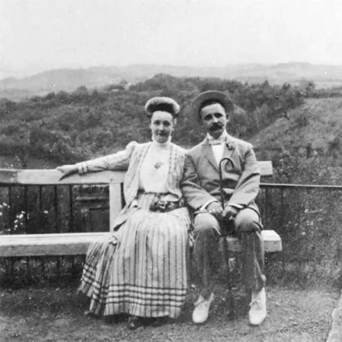 My mother and her brother Vasiliy Ivanovich Rukavishnikov 18741916 on the - фото 13