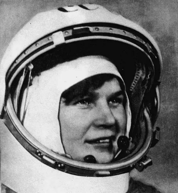 В В Терешкова первая в мире женщина　космонавт А А Леонов первый в - фото 15