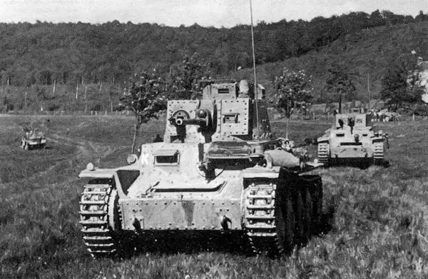 Pz38t AusfA 7й танковой дивизии во Франции май 1939 года За время - фото 38