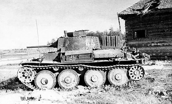 Pz38t AusfG из состава 20й танковой дивизии подбитый советской - фото 42