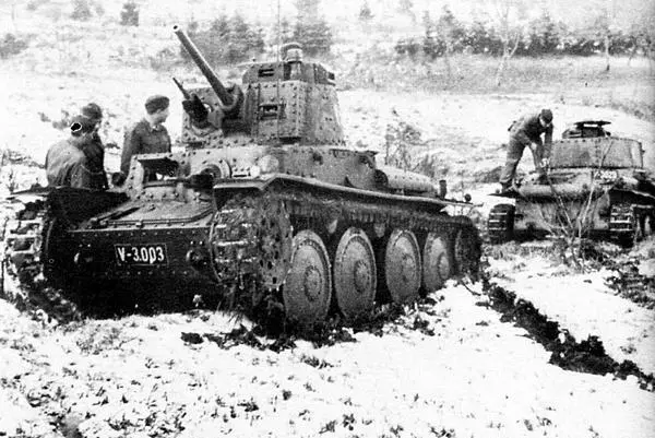 Танки Pz38t AusfS словацкой армии во время тактических занятий - фото 58