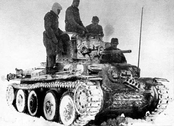 Венгерский Pz38t в зимнем камуфляже Район Сталинграда зима 1942 года - фото 63