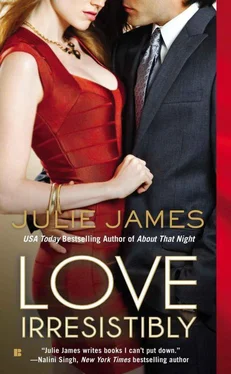 James, Julie Love Irresistibly обложка книги